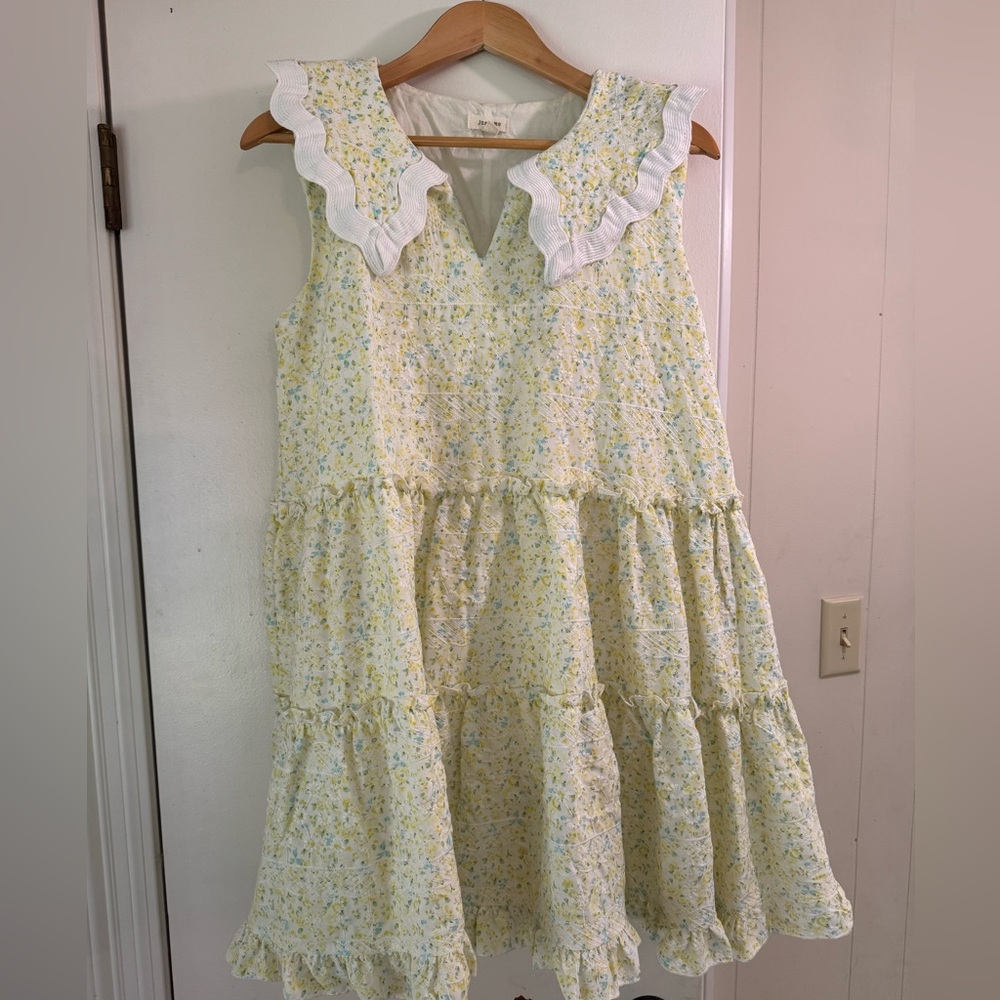 Ruffle dress with color